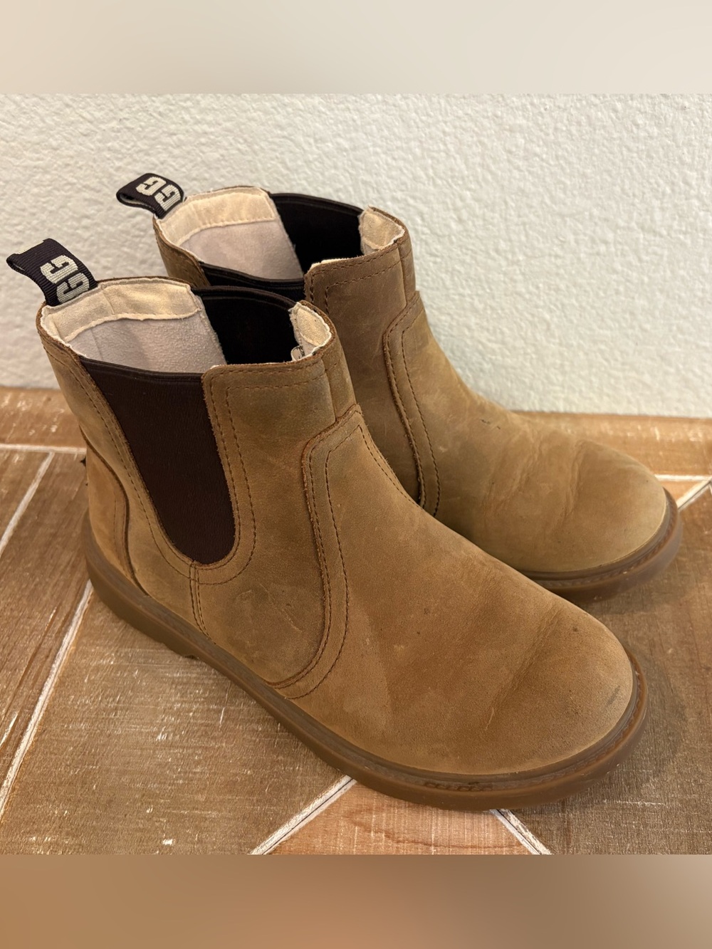 Ugg Kids Bolden Chelsea Weather Boots Size 4 Youth Waterproof Chestnut Brown